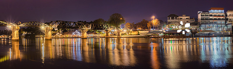 泰国北碧府桂河大桥夜景图片素材