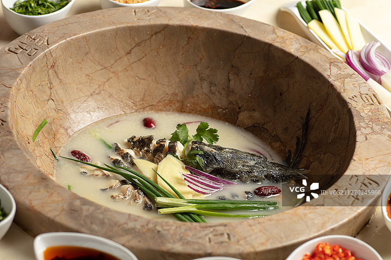 云南特色石锅火锅图片素材