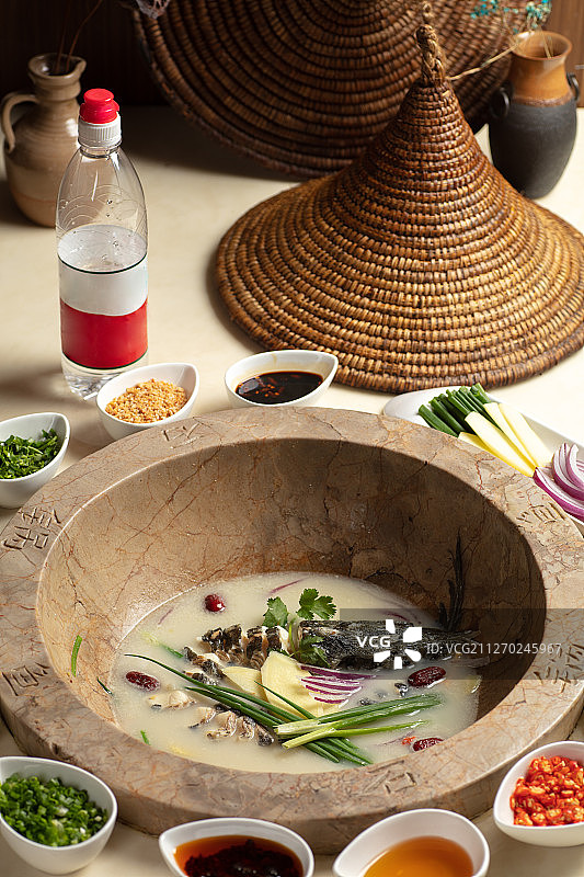 云南特色石锅火锅图片素材