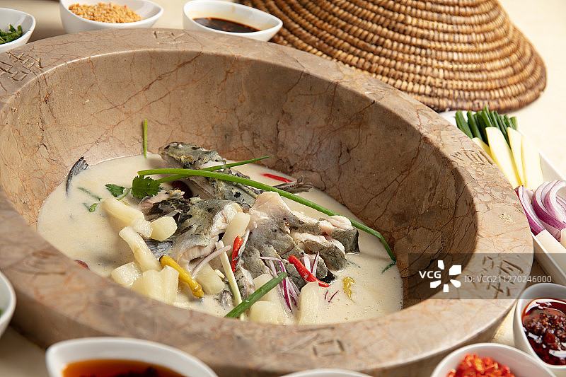 云南特色石锅火锅图片素材