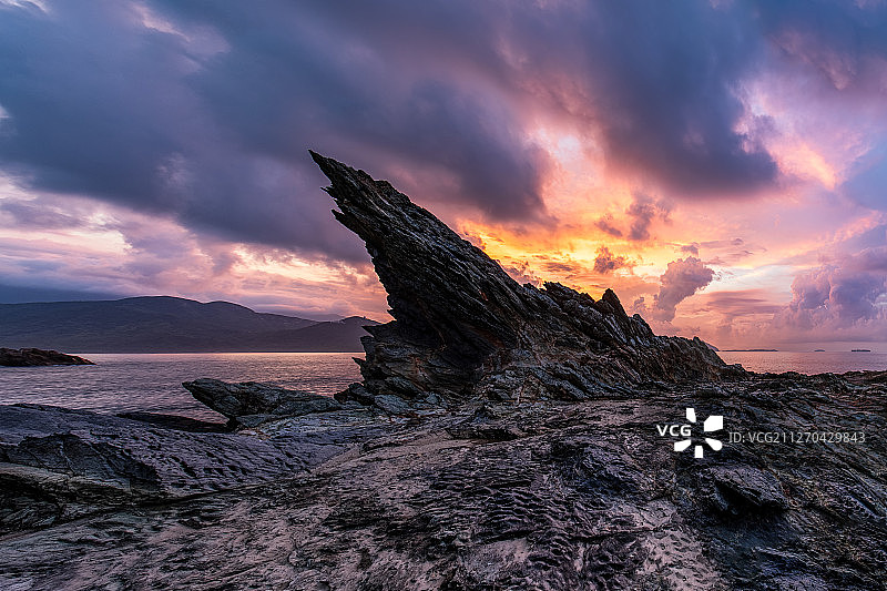 深圳海边黑岩角礁石朝霞图片素材