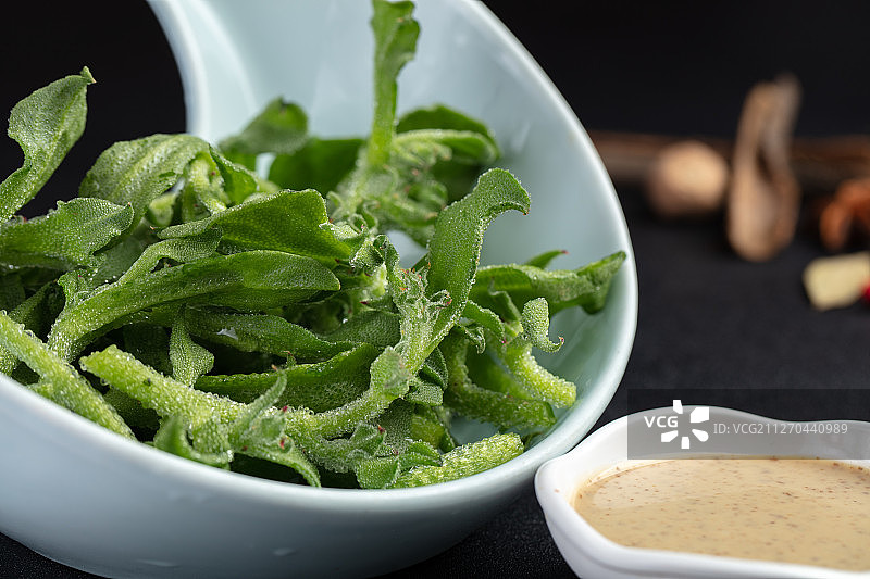 凉拌麻酱冰草图片素材