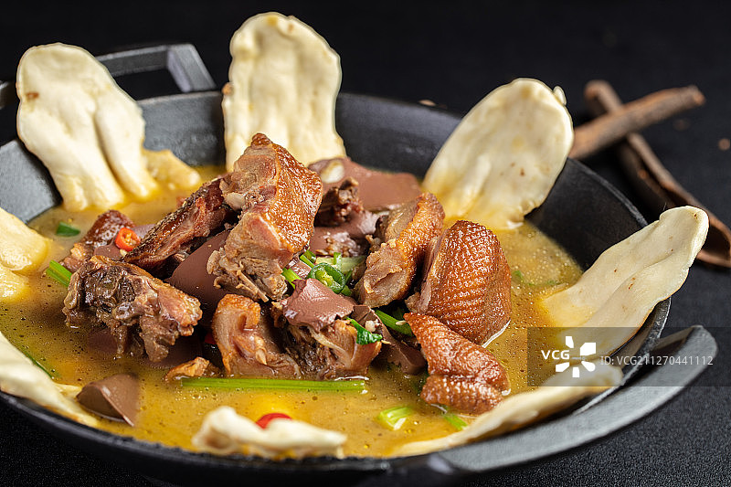 铁锅炖大鹅锅贴图片素材