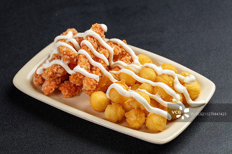 油炸土豆鸡柳沙拉图片素材