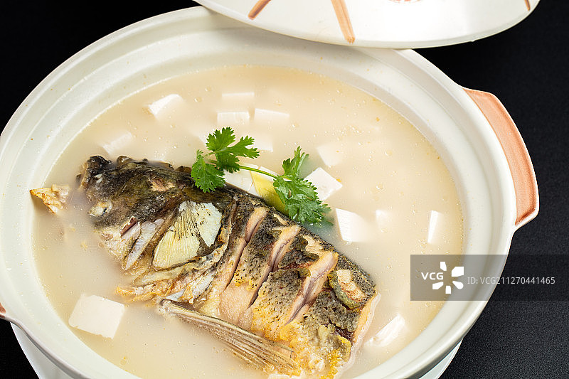 砂锅鱼头豆腐汤图片素材