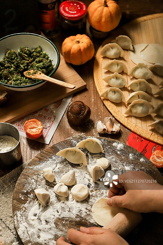 大年三十包饺子图片素材