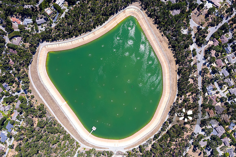 美国加州蒙特雷17英里景区的湖泊航拍图片素材