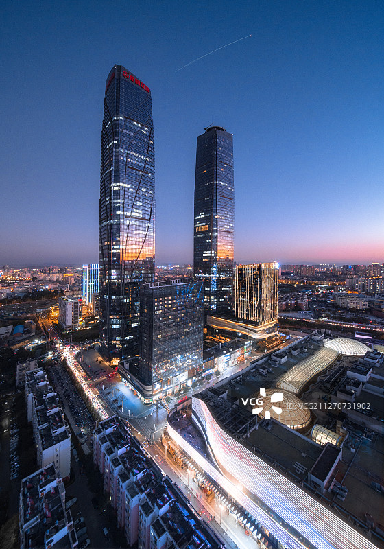 云南省昆明市万达双子楼夜景图片素材