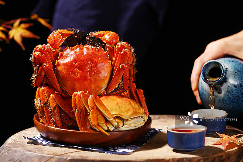 黄酒与大闸蟹图片素材