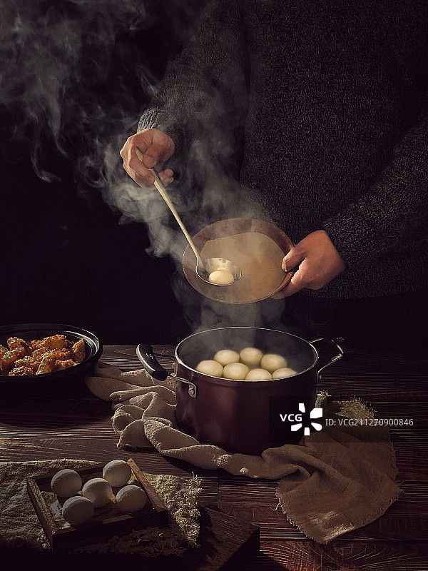 厨房里的汤圆图片素材