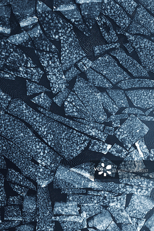 湖泊上的浮冰图片素材