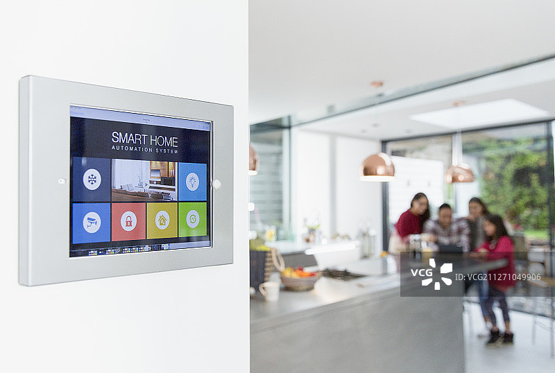 触摸屏智能家居报警系统图片素材