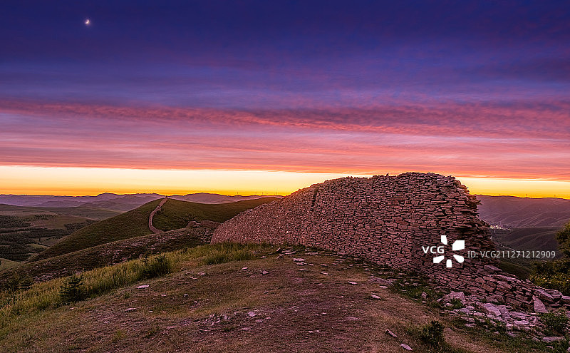 独石口长城日落月出红霞图片素材