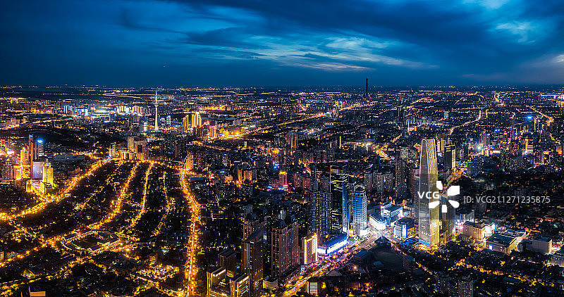 天津市南京路现代城夜景图片素材