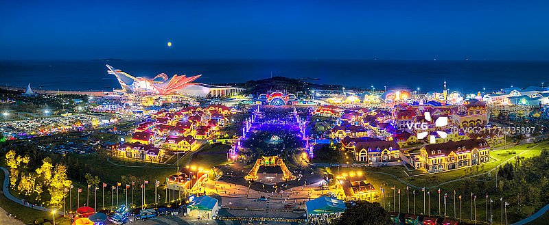 青岛市西海岸金沙滩啤酒节夜景全景图片素材