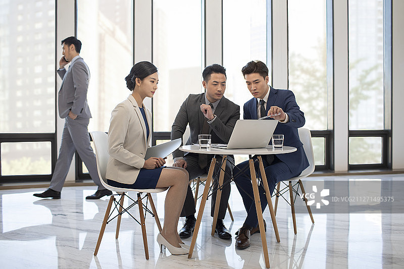 成功商务人士开会图片素材