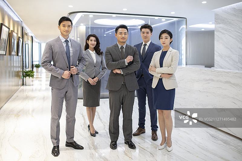 成功商务人士在办公室图片素材