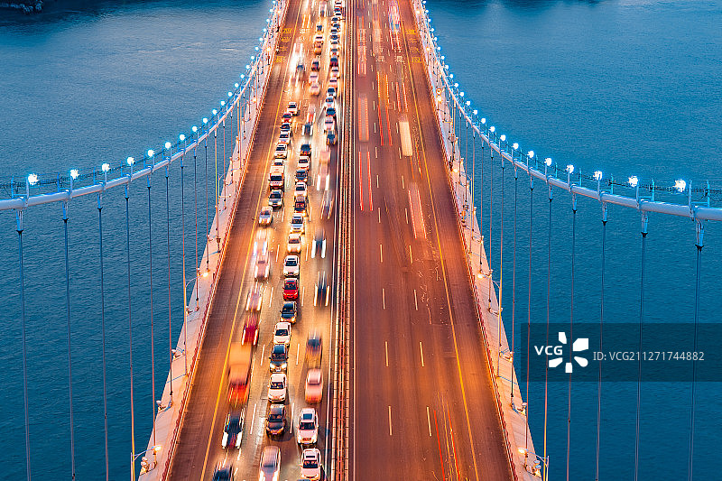海沧大桥顶上看车流图片素材