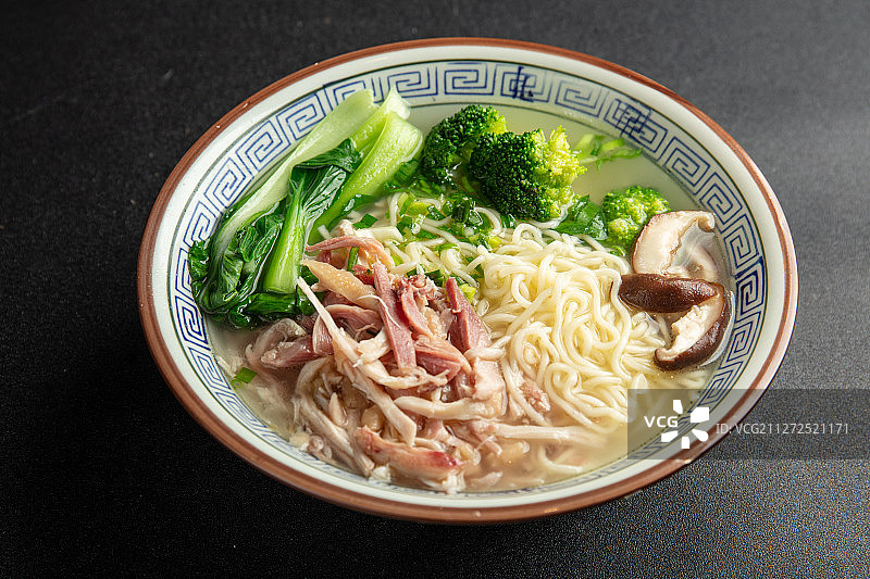 鸡肉丝面图片素材