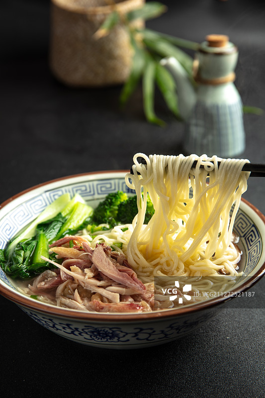 鸡肉丝面图片素材