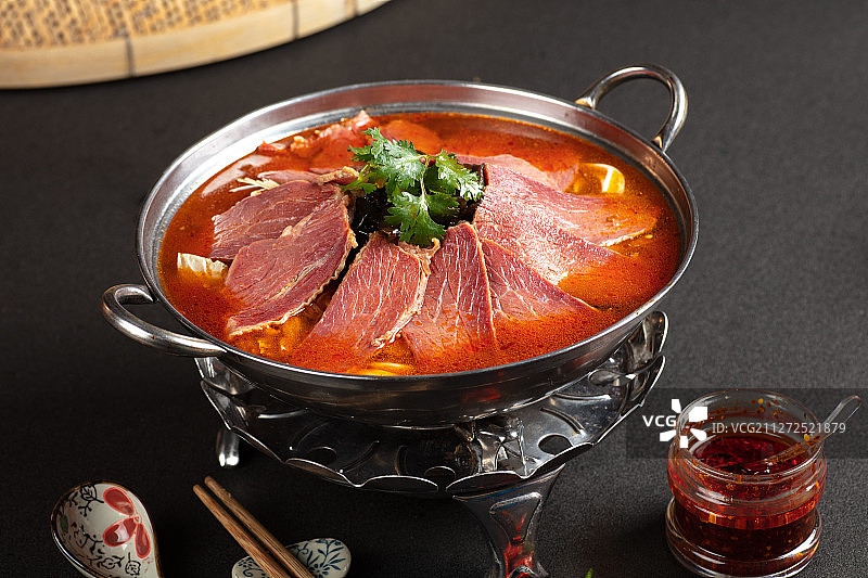 麻辣牛肉锅仔图片素材