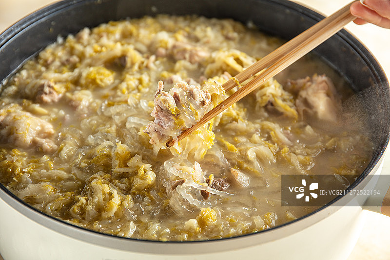 东北特色美食猪肉酸菜炖粉条图片素材