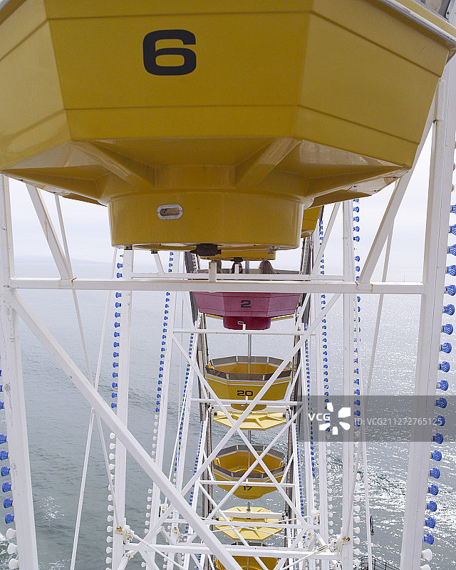 海上的摩天轮图片素材