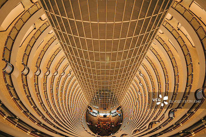 上海市金茂大厦内部中庭图片素材