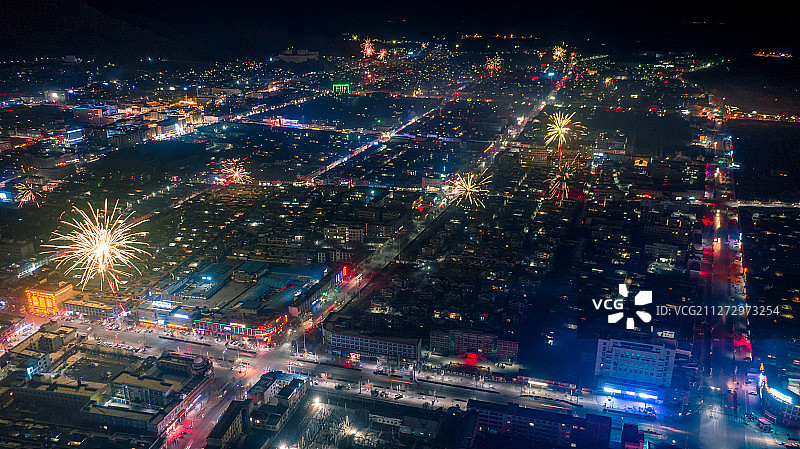 航拍西藏日喀则藏历新年烟花图片素材