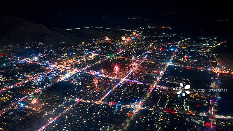 航拍西藏日喀则藏历新年烟花图片素材