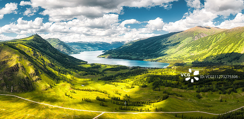 新疆喀纳斯湖景区图片素材