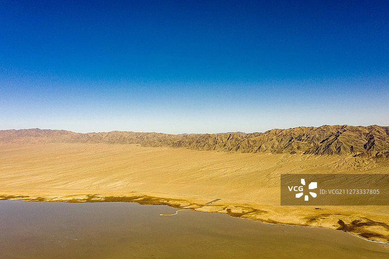 航拍新疆哈密幻彩湖图片素材