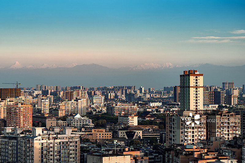 成都城市雪山风光图片素材