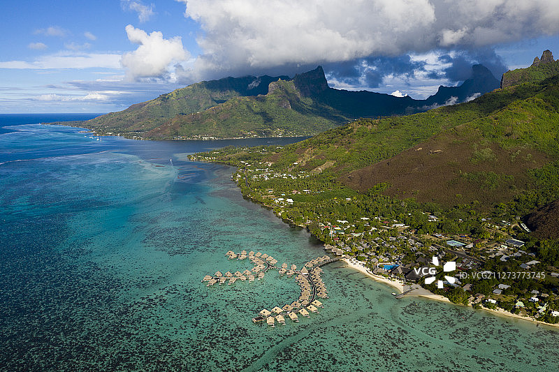 法属波利尼西亚，茉莉雅岛库克湾鸟瞰图片素材
