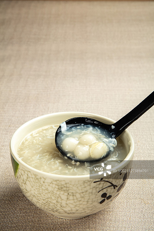 上海本帮菜酒酿圆子图片素材