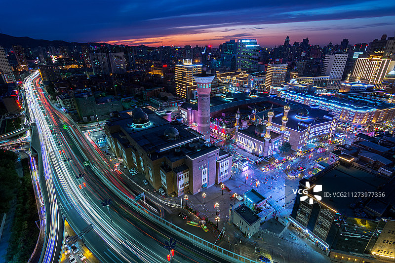 乌鲁木齐大巴扎夜景全景图片素材
