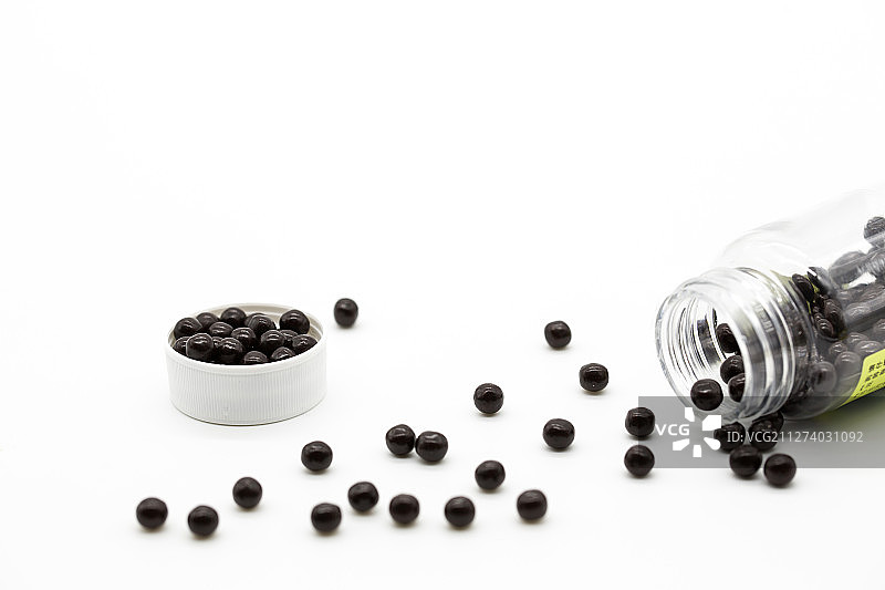 黑色中药丸图片素材