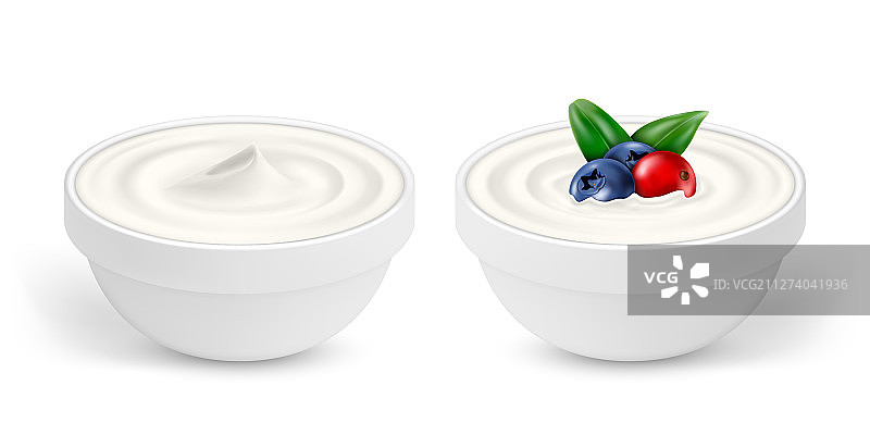 陶瓷碗装白色酸奶和浆果图片素材