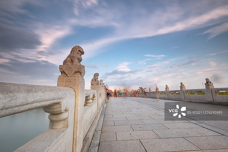 颐和园十七孔桥石狮子图片素材