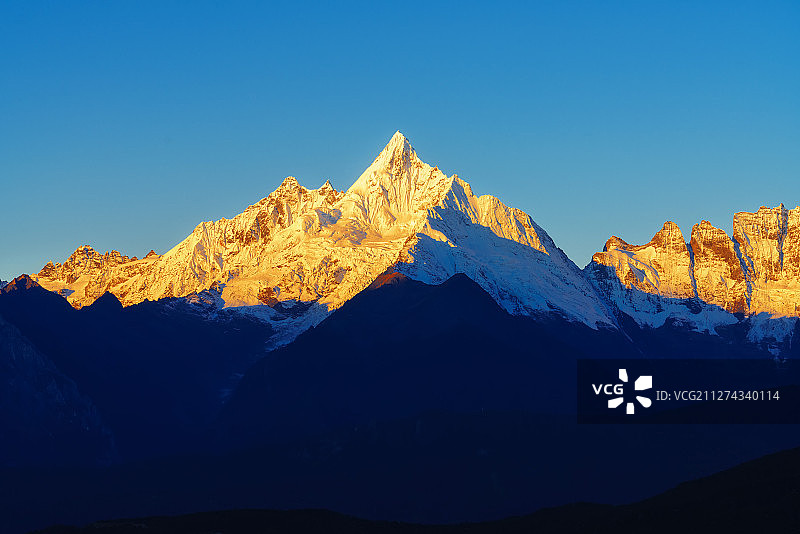 云南梅里雪山图片素材