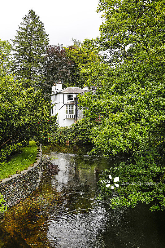 英国湖区国家公园-安伯塞德树林与洋房图片素材