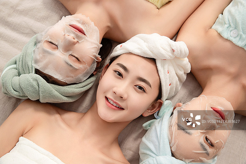 闺蜜一起做美容图片素材