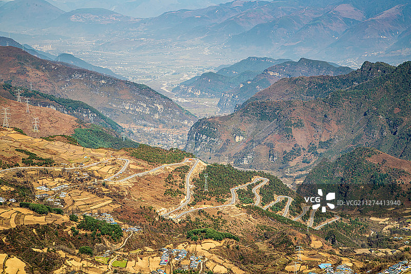 大凉山彝族聚居区盘山路图片素材