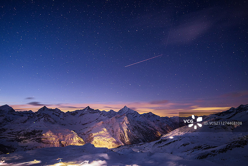 雪山与星空图片素材