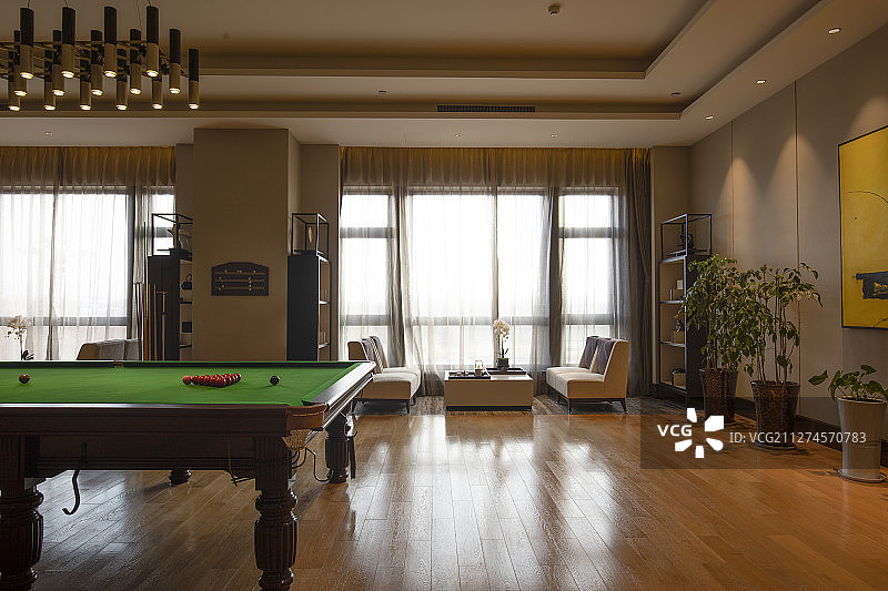 空旷的台球室图片素材