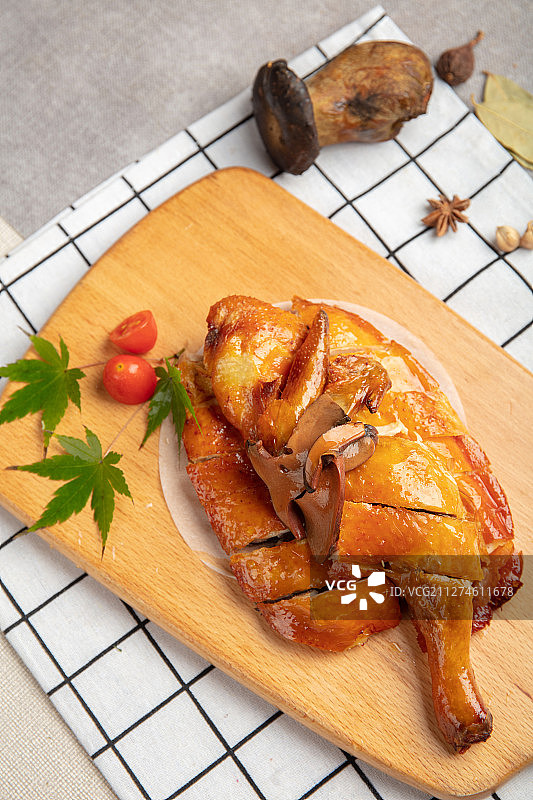 牛肝菌脆皮鸡图片素材