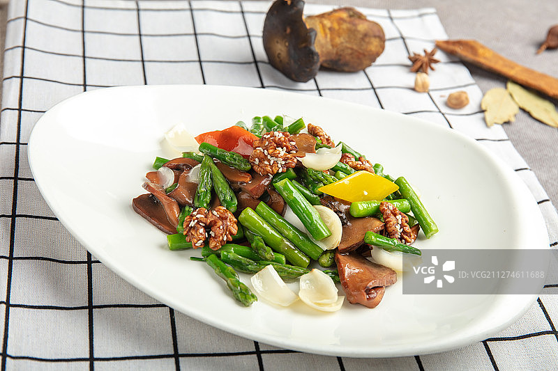 牛肝菌芦笋小炒皇图片素材
