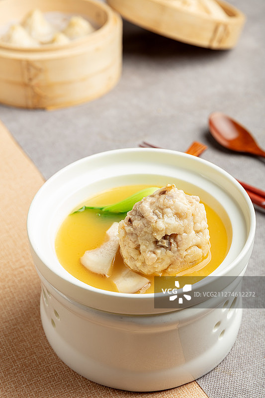 野山松茸狮子头图片素材