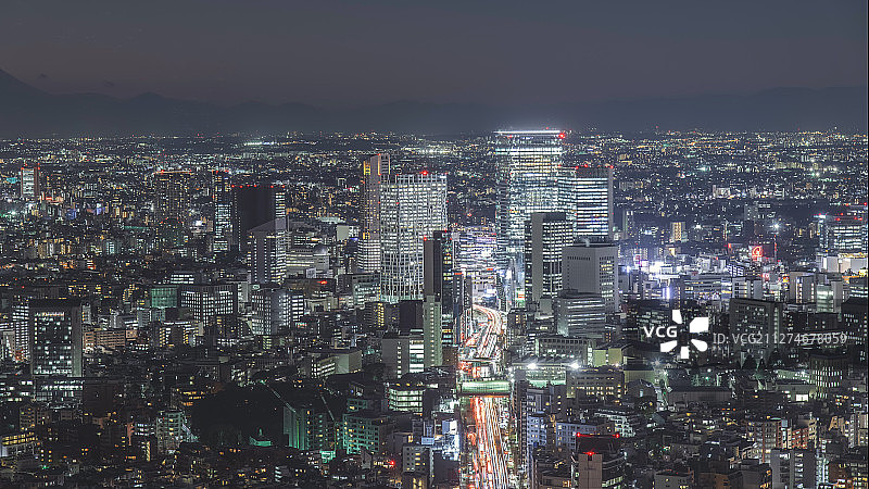东京新宿夜景车流图片素材