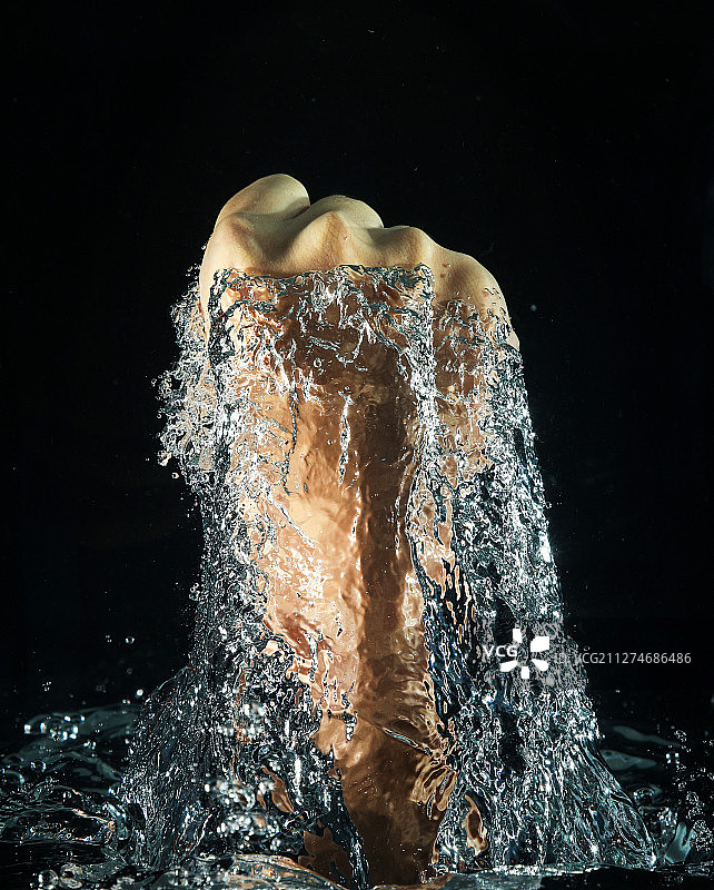 冲破束缚图片素材